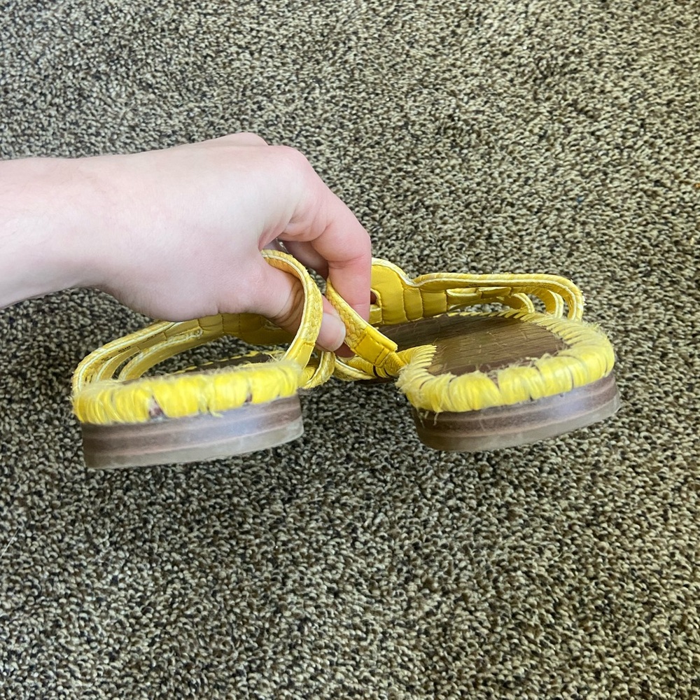 Sam Edelman Beckie 2 Yellow Slide Sandals 6.5 - Picture 4 of 7